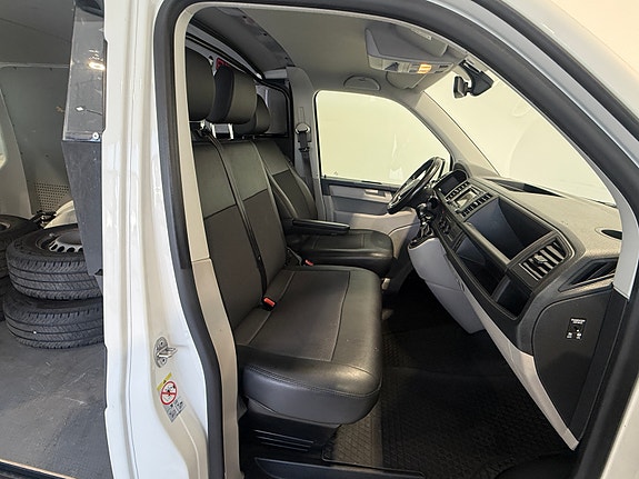 Volkswagen Transporter 12 of 26