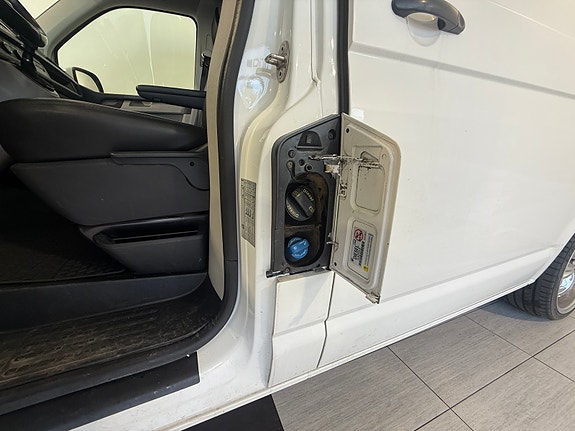 Volkswagen Transporter 14 of 26