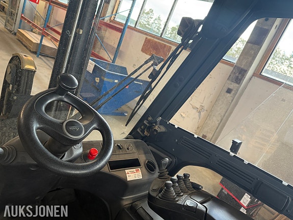 Linde E30 elektrisk m/Ladestasjon 16 of 19