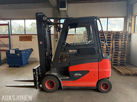 Linde E30 elektrisk m/Ladestasjon 14 of 19