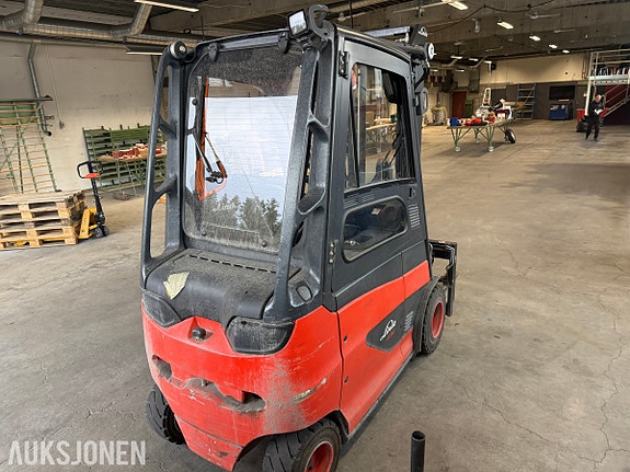 Linde E30 elektrisk m/Ladestasjon 11 of 19