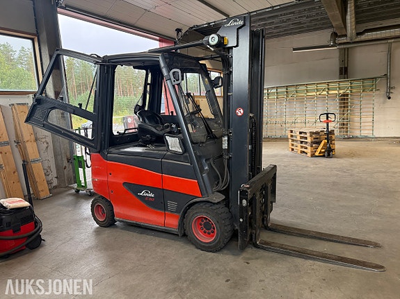 Linde E30 elektrisk m/Ladestasjon 4 of 19