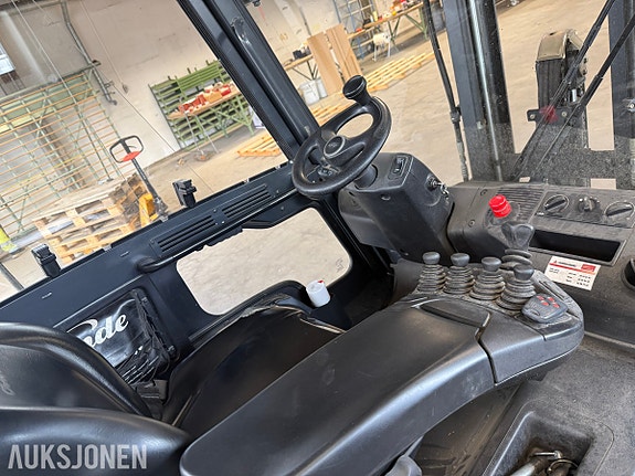 Linde E30 elektrisk m/Ladestasjon 7 of 19