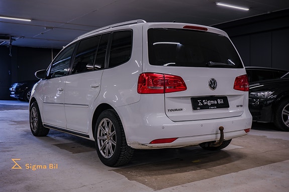 Volkswagen Touran 7 of 30