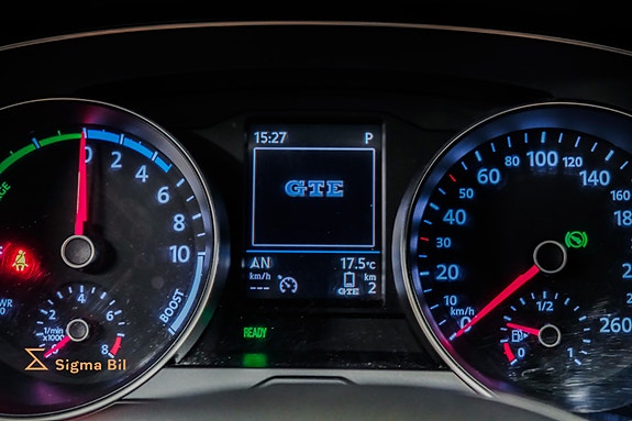 Volkswagen Passat 28 of 30
