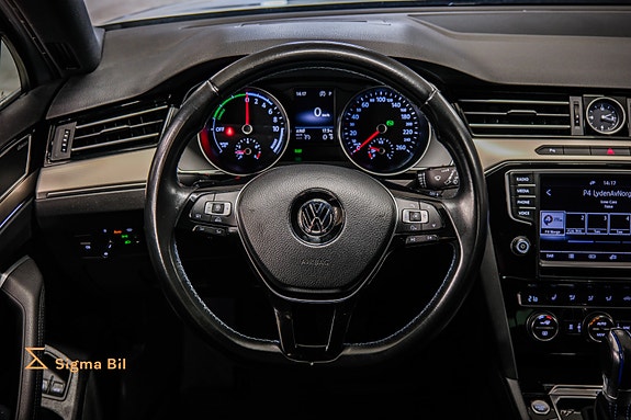 Volkswagen Passat 27 of 30