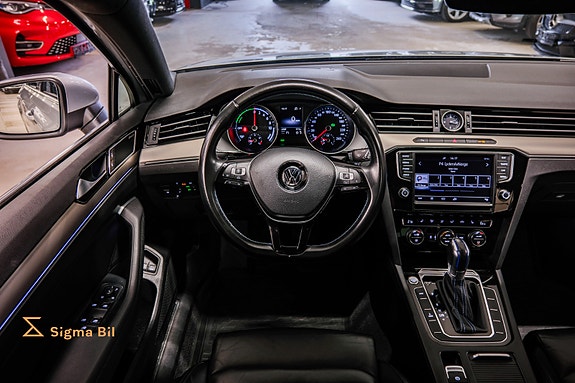 Volkswagen Passat 26 of 30