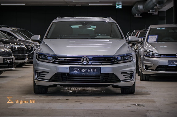 Volkswagen Passat 2 of 30
