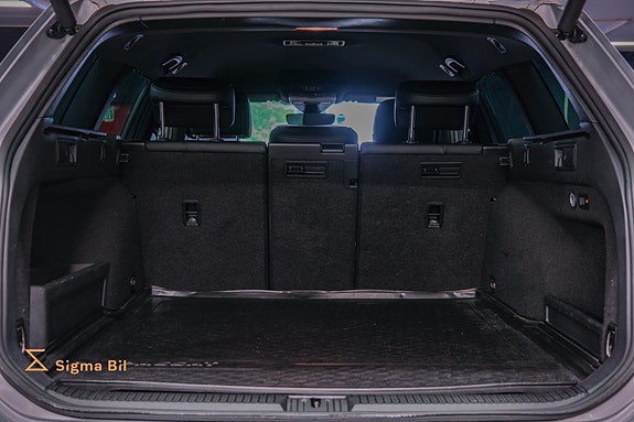 Volkswagen Passat 12 of 30