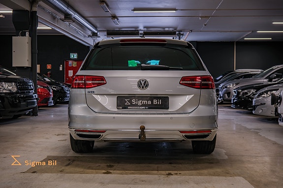 Volkswagen Passat 11 of 30