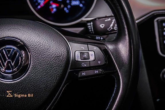 Volkswagen Passat 30 of 30
