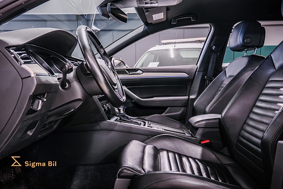 Volkswagen Passat 18 of 30