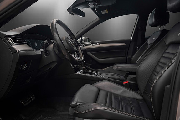 Volkswagen Passat 13 of 28