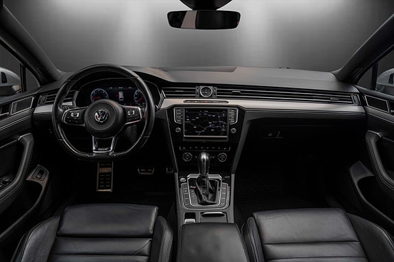 Volkswagen Passat 18 of 28
