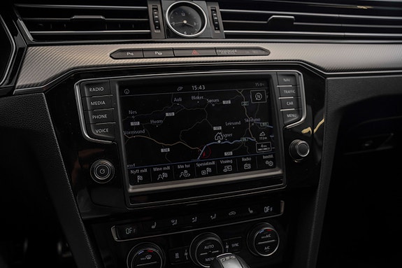 Volkswagen Passat 26 of 28