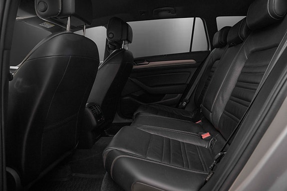 Volkswagen Passat 17 of 28