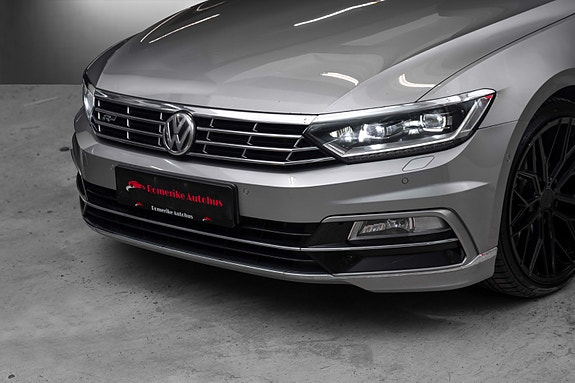 Volkswagen Passat 2 of 28