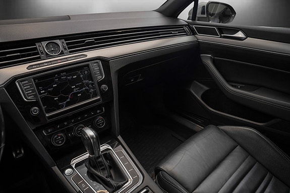 Volkswagen Passat 24 of 28