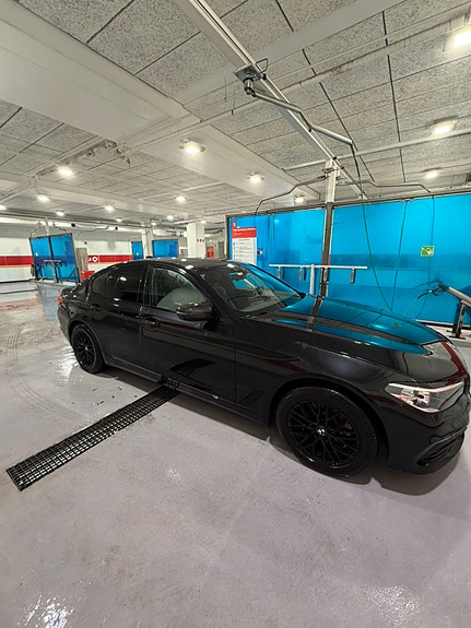 BMW 530e 12 of 14