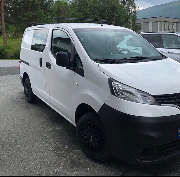 Nissan NV200 2 of 5