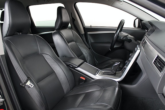 Volvo V70 10 of 30