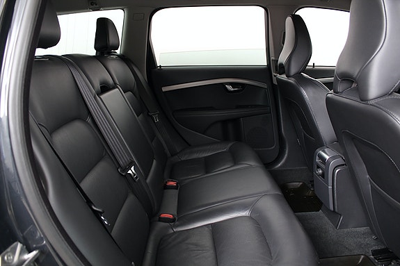 Volvo V70 11 of 30