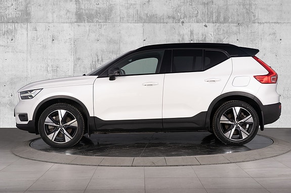 Volvo XC40 8 of 30