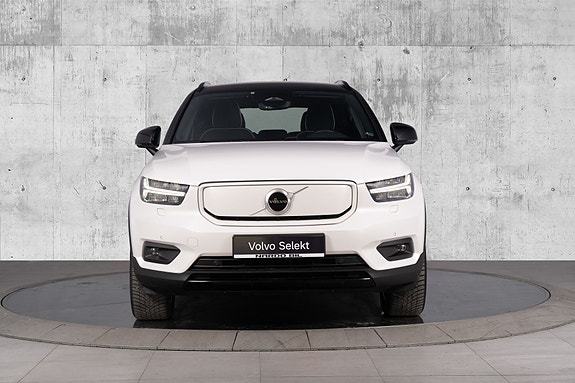Volvo XC40 4 of 30