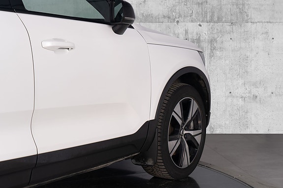 Volvo XC40 13 of 30