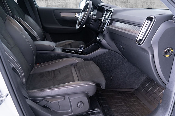 Volvo XC40 30 of 30