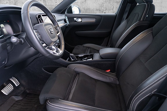Volvo XC40 15 of 30