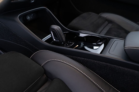 Volvo XC40 17 of 30