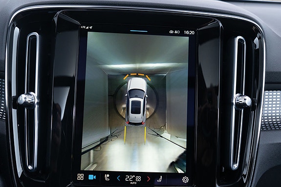 Volvo XC40 27 of 30
