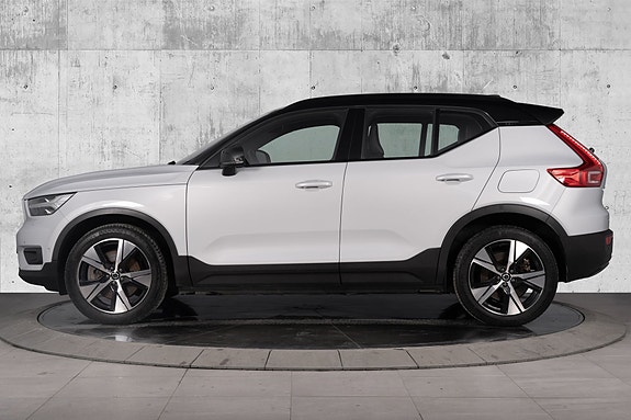 Volvo XC40 6 of 30