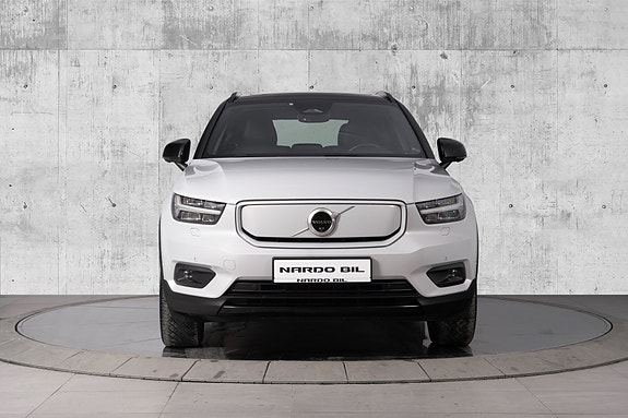Volvo XC40 4 of 30