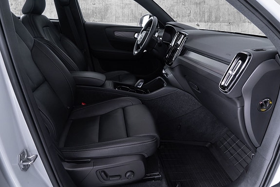 Volvo XC40 16 of 30
