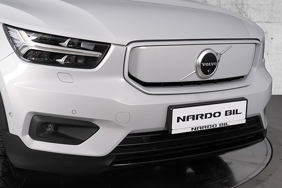 Volvo XC40 2 of 30