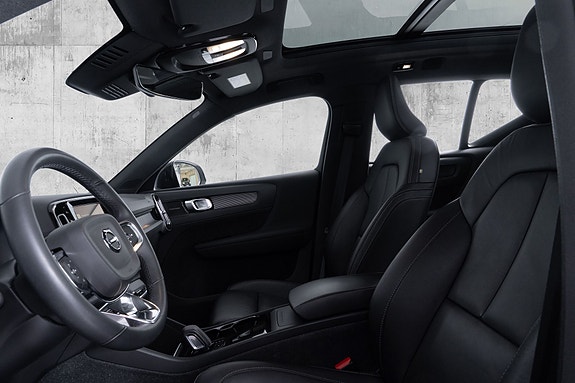 Volvo XC40 12 of 30