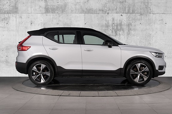 Volvo XC40 10 of 30