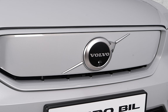 Volvo XC40 3 of 30
