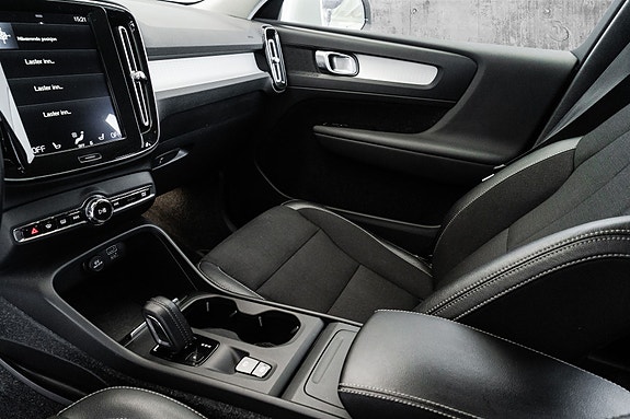 Volvo XC40 17 of 30