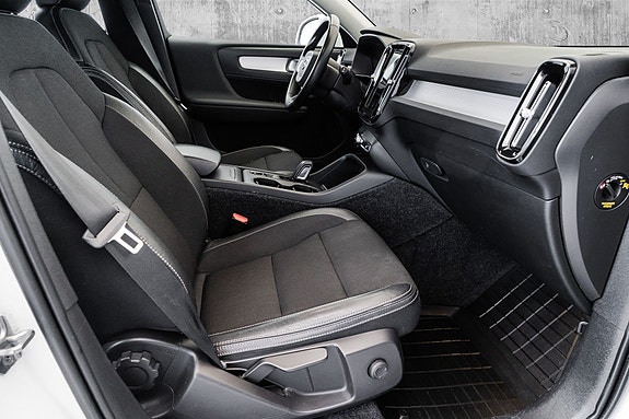 Volvo XC40 30 of 30