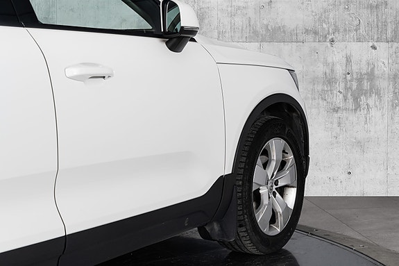 Volvo XC40 13 of 30