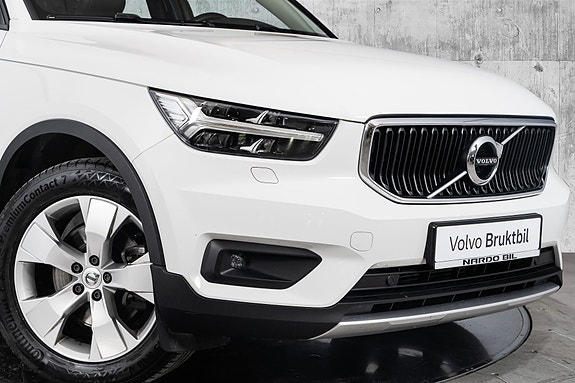 Volvo XC40 2 of 30