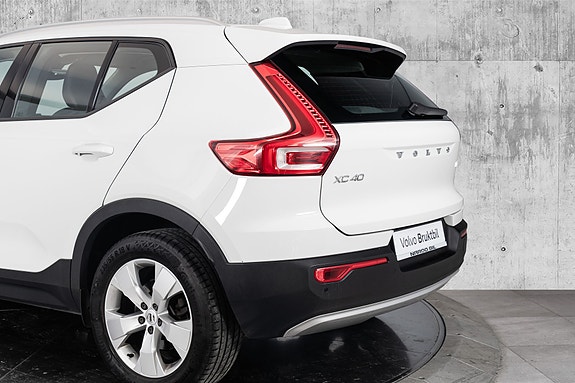 Volvo XC40 8 of 30