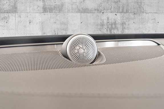 Volvo XC90 27 of 30