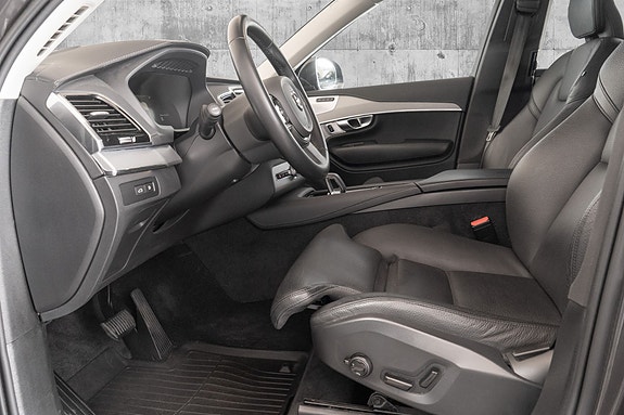 Volvo XC90 13 of 30