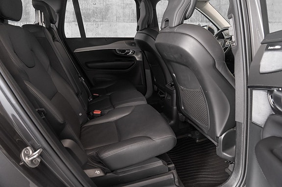 Volvo XC90 30 of 30