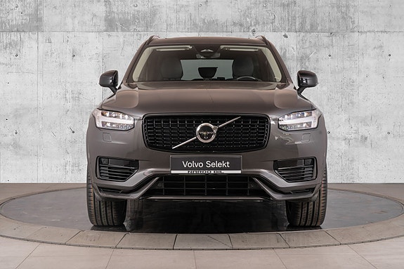 Volvo XC90 2 of 30