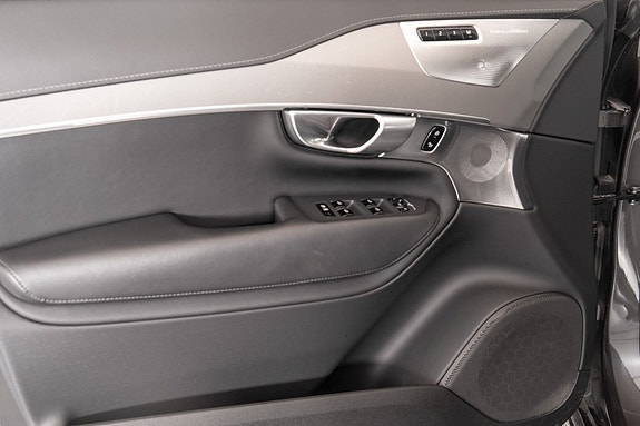 Volvo XC90 14 of 30